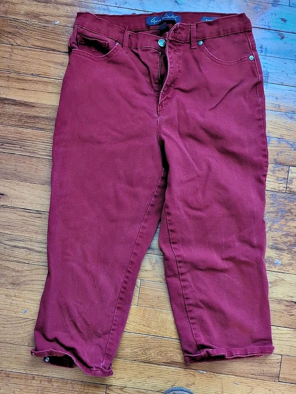 Gloria Vanderbilt Red Capris